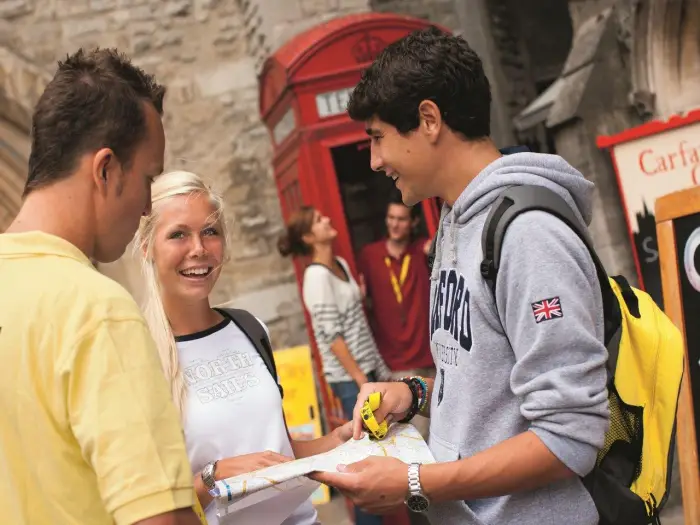 Anglia - Oxford - kurs j. angielskiego Junior Campus CES - wylot z Warszawy, Wroc�awia