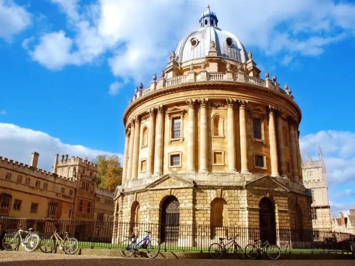 Anglia - Oxford - kurs j. angielskiego Junior Campus CES - wylot z Warszawy, Wroc�awia