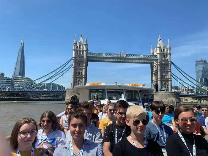 Anglia - Oxford - kurs j. angielskiego Junior Campus CES - wylot z Warszawy, Wroc�awia