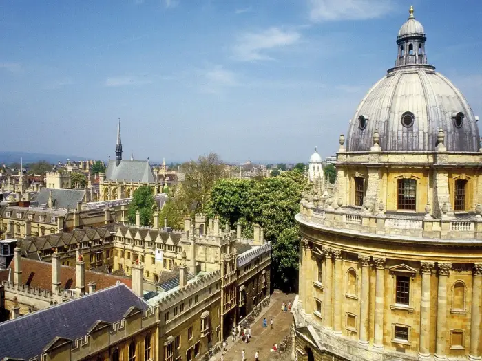 Anglia - Oxford - kurs j. angielskiego Junior Campus CES - wylot z Warszawy, Wroc�awia