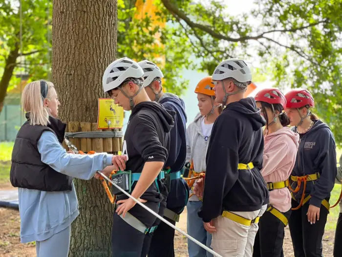 Mi�dzywodzie: Wychowawca kolonijny